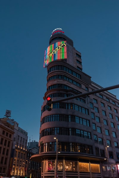 Automatización de campañas de IA en Madrid