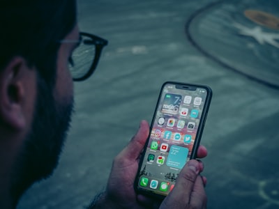 ¿Qué entrenamiento se necesita para desarrollar aplicaciones iOS personalizadas?