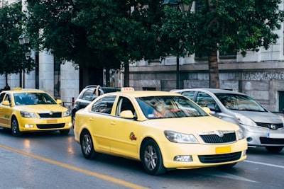 Aplicaciones inteligentes de taxis: Mejora con inteligencia artificial.
