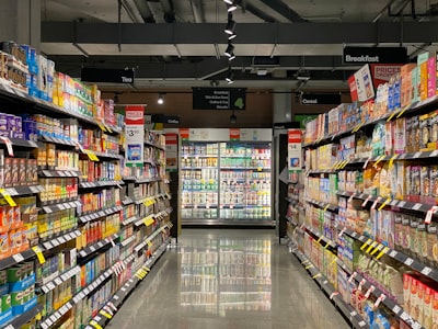 Un benchmark para agentes LLM en gestión de supermercados