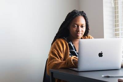 Impacto de la denuncia interna en las mujeres negras en tecnología