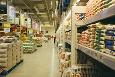 ¿Cómo mejorar la satisfacción del cliente en tiendas de alimentos especializados?