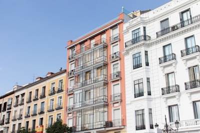 Estudio de caso: Cómo una empresa inmobiliaria en Madrid ahorró 20.000 € con inteligencia artificial