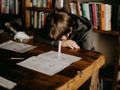 Predicción de afinidad de tareas para aprendizaje eficiente