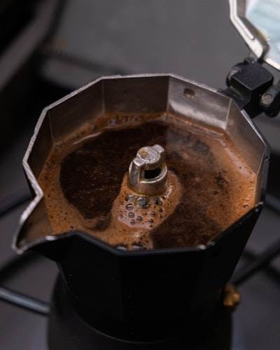 De Redes Neuronales al Tueste de Café Autónomo: Orquestando Servidores con .NET Aspire y Agentes n8n