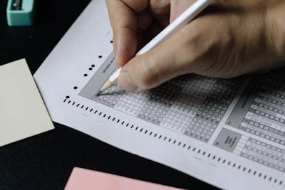 Precisión del 98.4% en reconocimiento de respuestas manuscritas