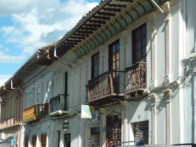 Socio oficial en desarrollo de IA con 15+ años de experiencia