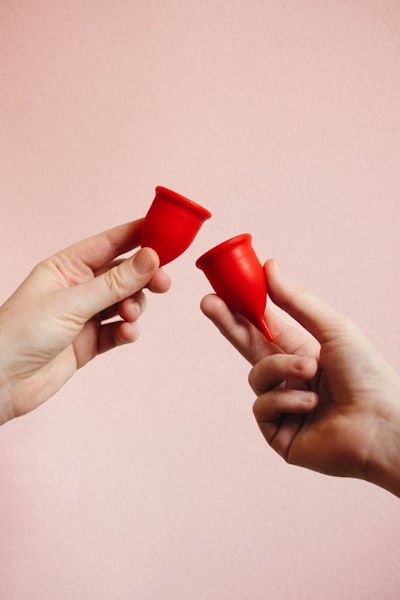 Cómo inducir la menstruación retrasada: causas, remedios naturales y tratamiento
