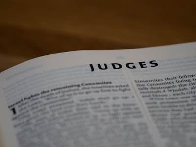 El juicio: punto de conversión entre producción e impacto