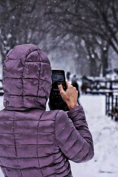 Tendencias de estilo invernal en redes sociales con imágenes AI