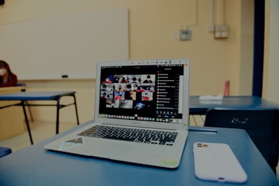 Portal educativo con notas y tutoriales en Santa Cruz de Tenerife