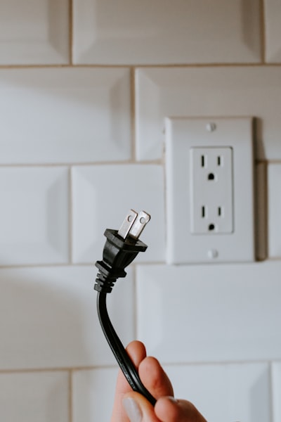 Riesgos de sobrecarga y seguridad eléctrica