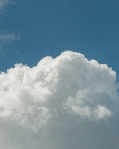 Nube vs. Local vs. Híbrido: Guía para Modelos de IA