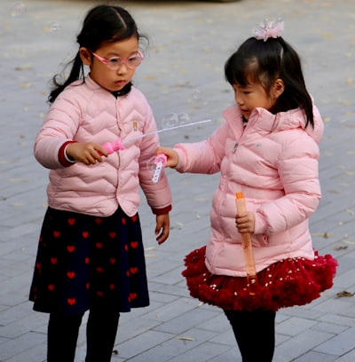 China establecerá normas de inteligencia artificial para proteger a los niños contra riesgos de suicidio