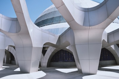 Una arquitectura independiente para generación de recuperación multimodal.