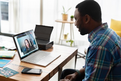 ¿Automatización de integración de empleados con trabajo remoto o híbrido?