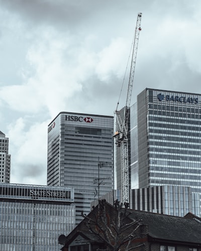 Barclays optimiza costos y aumenta ganancias con inteligencia artificial.