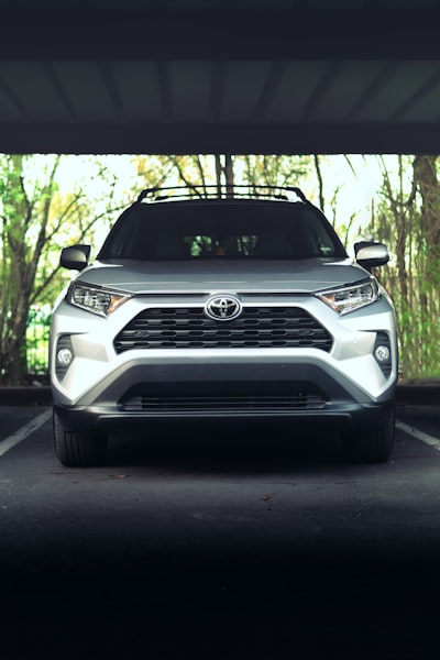 Este Toyota tiene más sentido que un SUV de lujo básico