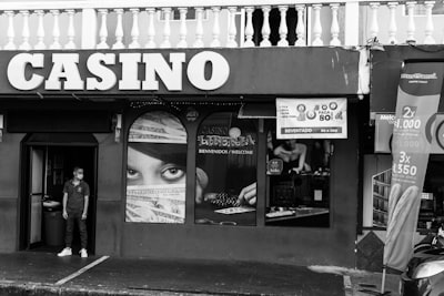 El error de una casa de apuestas lleva a un plan de secuestro con empleados convertidos en artistas del rescate