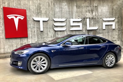Tesla aumenta precios en $15,000 para Model S y X.