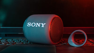El mejor altavoz portátil Sony de gama media con $150 de descuento