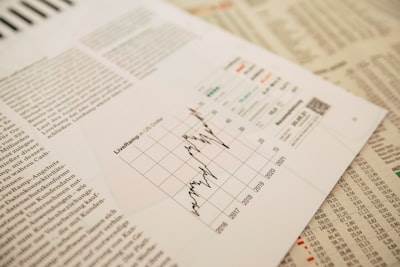 ¿Cómo resolver el 40% de tiempo perdido por analistas financieros con una herramienta de SEO?