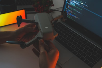 Construcción de una herramienta de escenificación virtual con IA