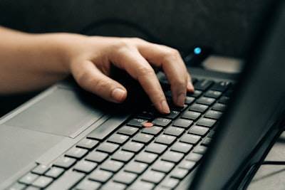 Nueva normativa contra la pornografía en línea que muestra la estrangulación
