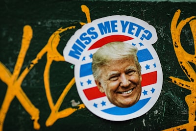 De 'todo vale' a regulación estricta: el giro de Trump en IA