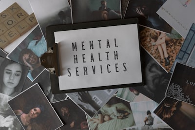 Plataforma para evaluar IA conscientes de salud mental