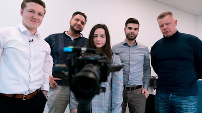 La IA elimina la barrera de presupuesto en la publicidad visual