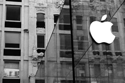 Apple multada con 116 millones de dólares en Italia