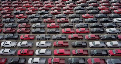 Por qué las automotrices cobran por funciones que ya tienes en tu coche