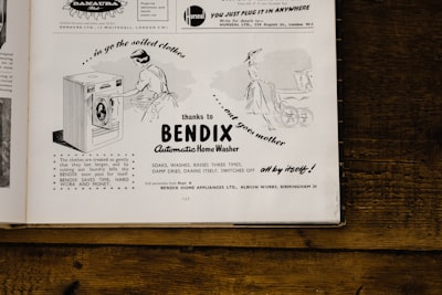 ¿Qué flexibilidad tiene la publicidad de IA generativa en diseño y funcionalidad?