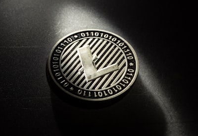 Tokenización de video con trayectorias de subobjetos panópticos
