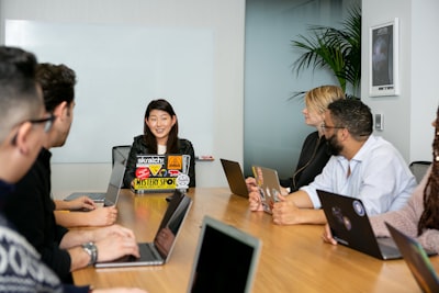 Intranet inteligente con IA para equipos remotos