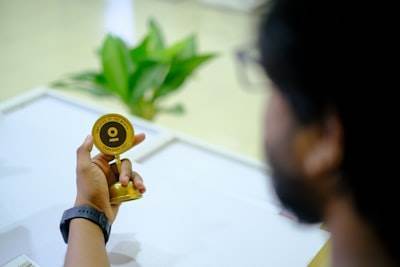 El papel de la verificación de cadenas de bloques en la eliminación del problema de los títulos falsos en Indonesia