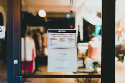 Mejorando la satisfacción del cliente con software de gestión de tiendas minoristas.