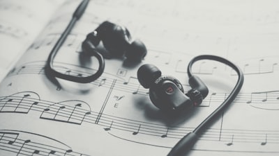 Revoluciona la creación musical con IA de audio en 2026