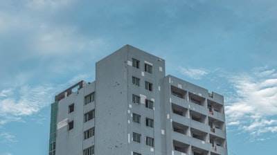 La mejor manera de encontrar servicios de IA en Ávila