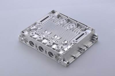 Optimización bayesiana del difusor de calor microfluídico para HBM de 31 capas