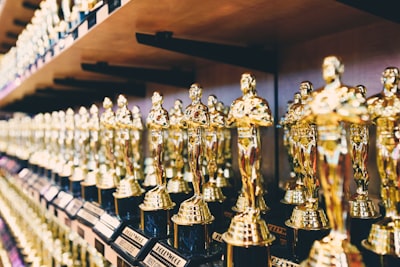 Recomendaciones de series Emmy para tu maratón semanal