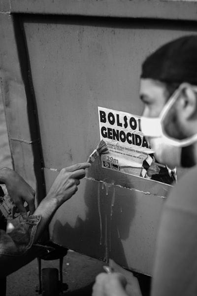 ¿Cuándo la votación ayuda o perjudica en la agregación binaria?