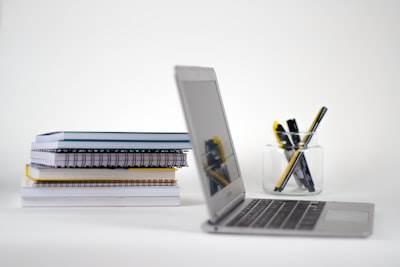 Automatización de gestión documental vs. IA en educación en España