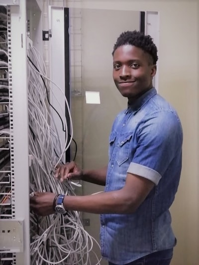 Un pionero de Internet lanza un motor de respuesta de IA competitivo.
