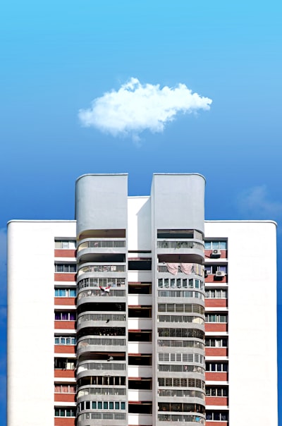 La arquitectura SaaS multiinquilino se aloja en la nube