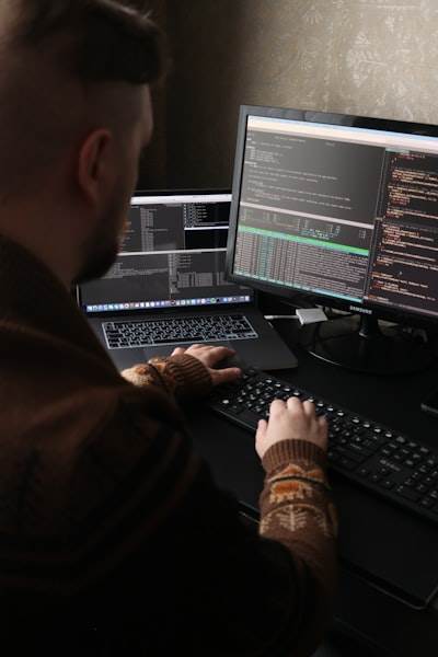 ¿Frecuencia de actualización del software personalizado por seguridad?