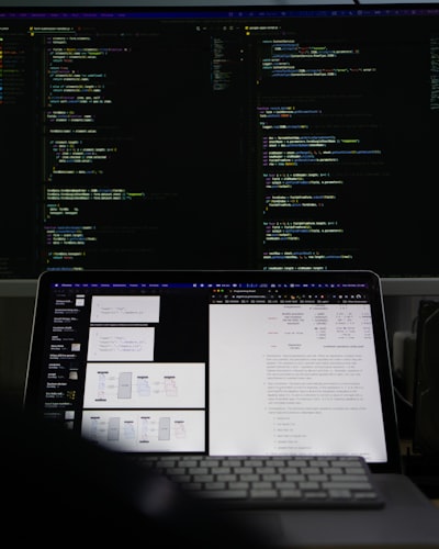 Diferencias entre Software a medida profesional y plataformas SaaS en Granada