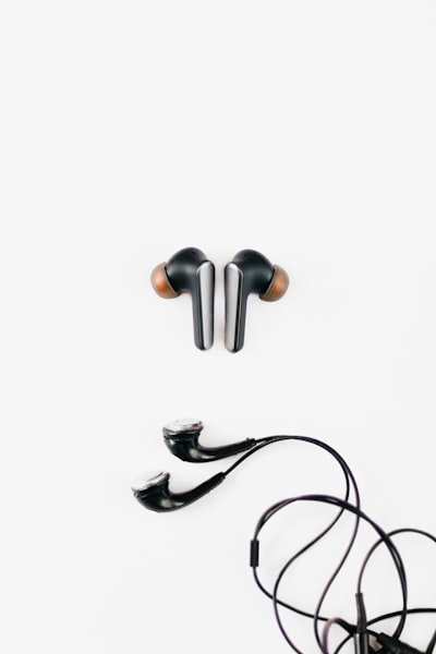 Deberías comprar auriculares con cable ahora
