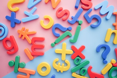 Cómo los modelos de lenguaje aprenden gramáticas libre de contexto